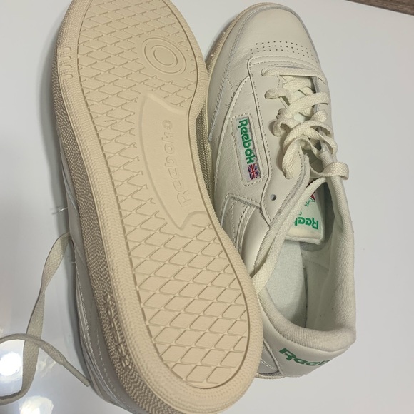 COPY - Reebok Brand New Sneakers - Picture 4 of 7